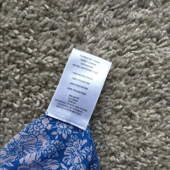 Light Flower Blouse - Picture 7 of 7